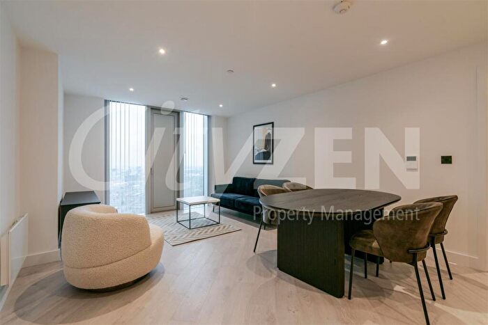 2 Bedroom Flat To Rent In Vista River Gardens, Trinity Way, Manchester, M3