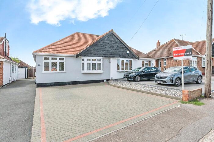 2 Bedroom Bungalow For Sale In The Redinge, Billericay, Essex, CM11