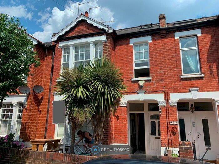 3 Bedroom Flat To Rent In Lyric Rd, London, SW13