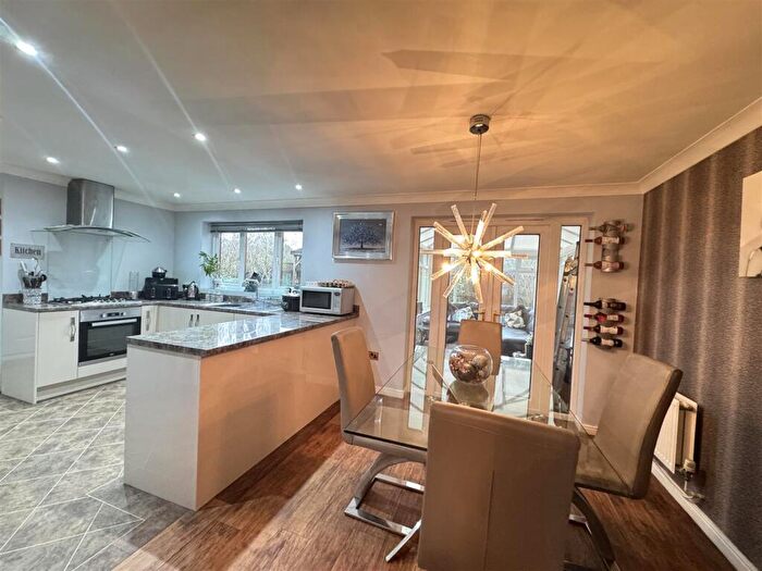 4 Bedroom Detached House For Sale In Valemount, Hadfield, Glossop, SK13