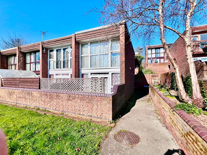 1 Bedroom End Terrace House For Sale In Old Groveway, Simpson, Milton Keynes, MK6