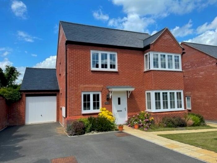 4 Bedroom Detached House For Sale In Langland Close, Tingewick, Buckingham, MK18