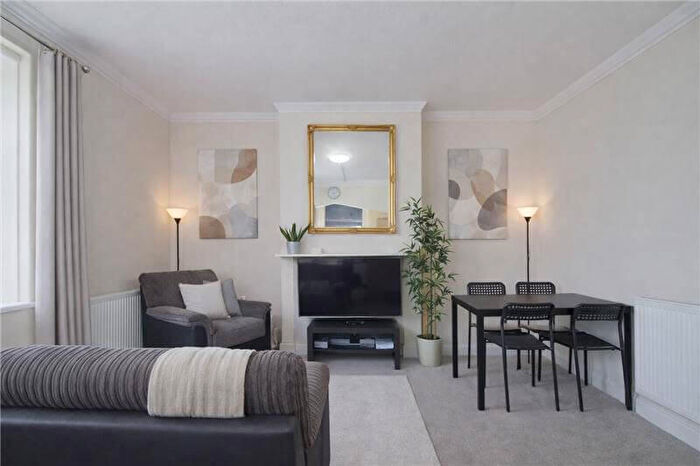 2 Bedroom Flat To Rent In Victoria Walk, Cotham, BS6