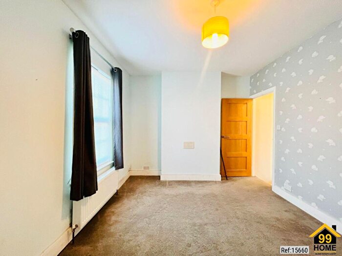 2 Bedroom Terraced House To Rent In Chipping Close, Barnet, Middlsesex, EN5