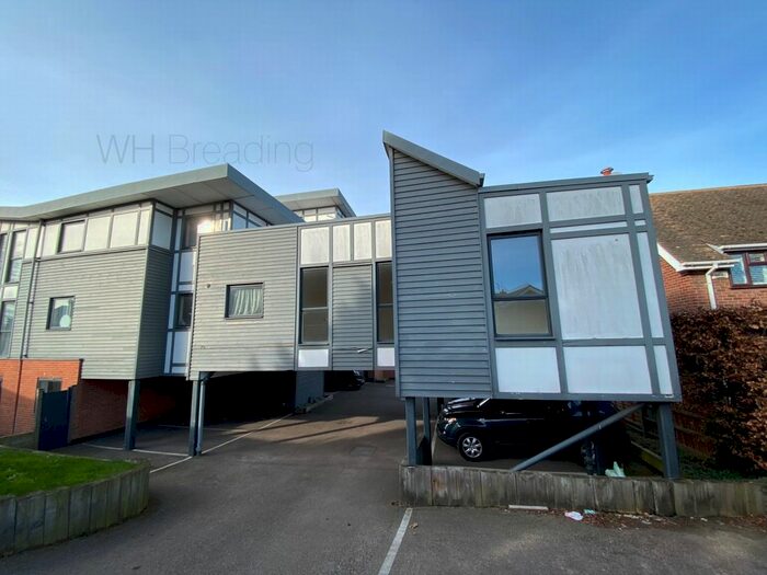2 Bedroom Flat To Rent In Preston Grove, Faversham, ME13