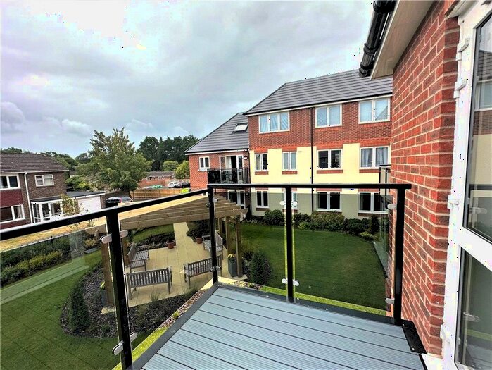 1 Bedroom Flat For Sale In Crookham Road, Fleet, GU51