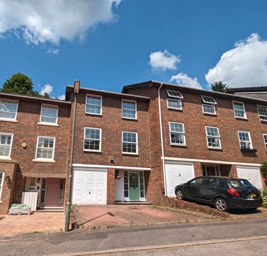 4 Bedroom Terraced House To Rent In Ardshiel Drive, Redhill, RH1