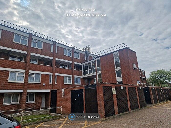2 Bedroom Maisonette To Rent In Sandra Close, London, N22