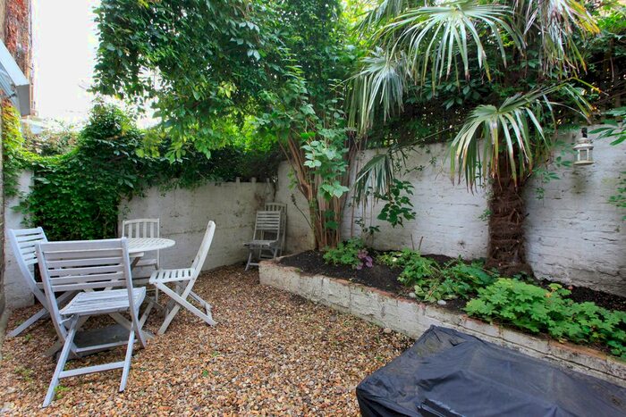 1 Bedroom Flat To Rent In Corrance Road, Brixton, London, SW2