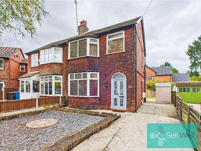 3 Bedroom Semi-detached House For Sale In St. Marks Crescent, Worsley, Manchester, M28