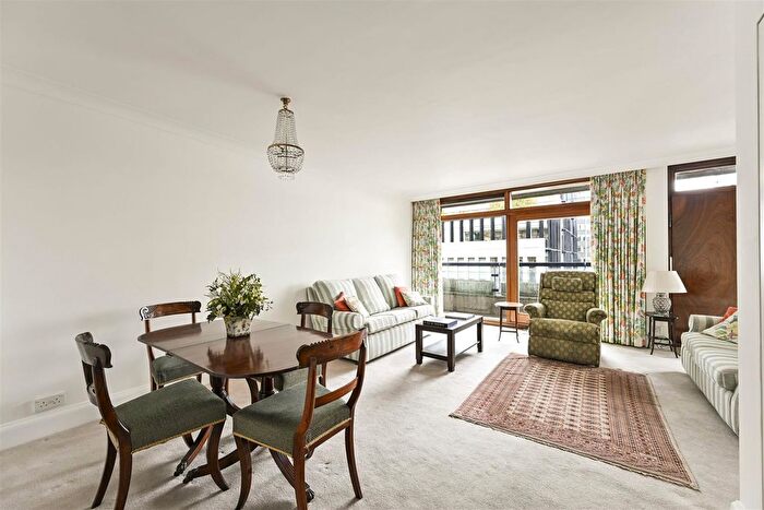 1 Bedroom Flat For Sale In Andrewes House, Barbican, London, EC2Y