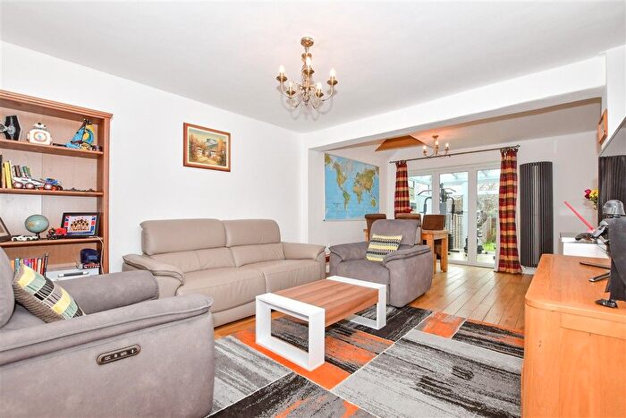 4 Bedroom Chalet For Sale In Royston Road, Bearsted, Maidstone, Kent, ME15