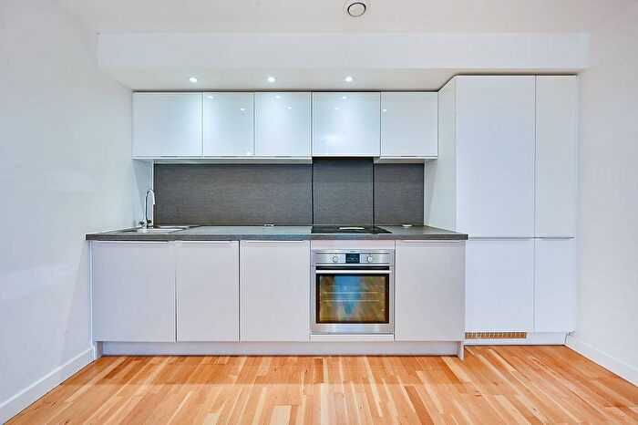 1 Bedroom Flat To Rent In Vale Court, Brentford, TW8