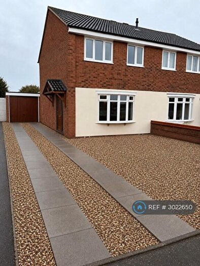 3 Bedroom Semi Detached House To Rent In Foxglove, Tamworth, B77