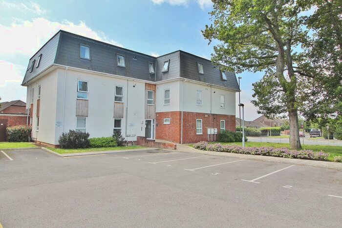 2 Bedroom Flat To Rent In Hart Plain Avenue, Cowplain, Waterlooville, PO8