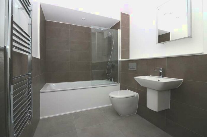 2 Bedroom Apartment To Rent In Beaumont Court, Victoria Avenue, Southend-on-sea, Essex, SS2