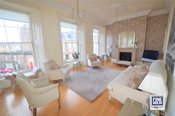 2 Bedroom Flat To Rent In York Lane, Edinburgh, EH1