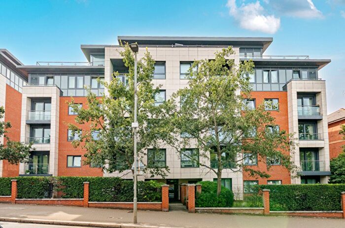 2 Bedroom Flat For Sale In Devonshire House, Putney Hill, London, SW15