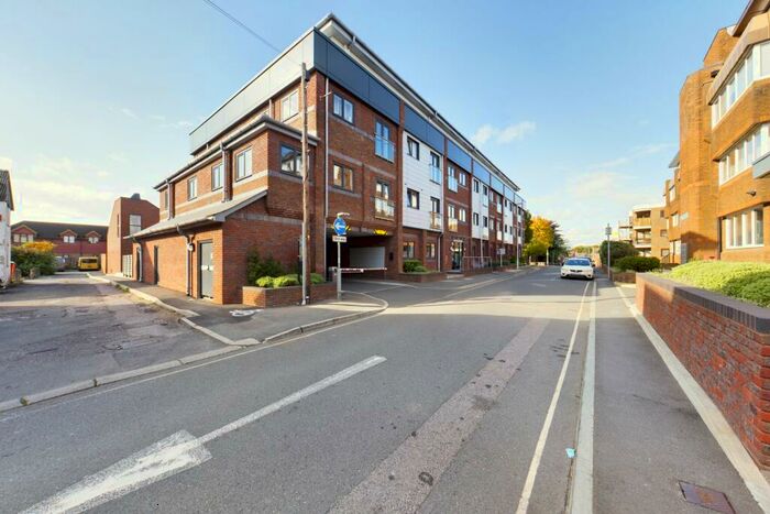 2 Bedroom Apartment To Rent In Cantelupe Road, East Grinstead, West Sussex, RH19