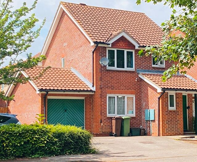 3 Bedroom Terraced House To Rent In Knockholt Close, Sutton, SM2