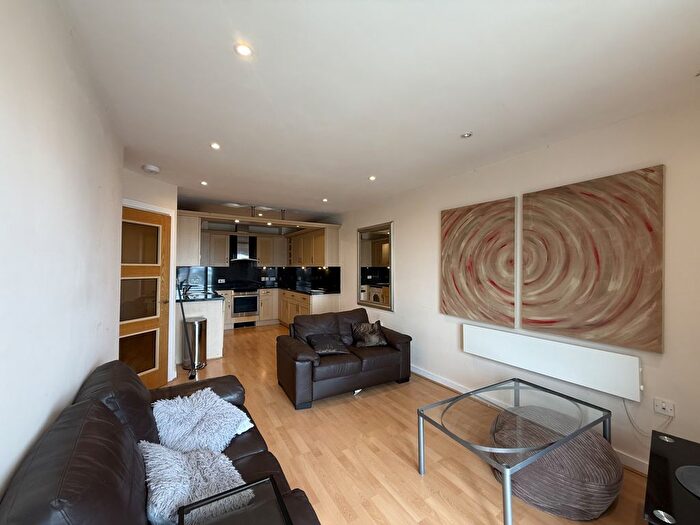 2 Bedroom Flat To Rent In Sovereign Point, The Quays, Salford Quays, M50