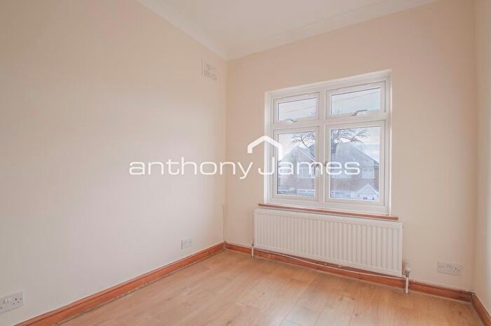6 Bedroom Semi-Detached House To Rent In Long Lane, Bexleyheath, DA7