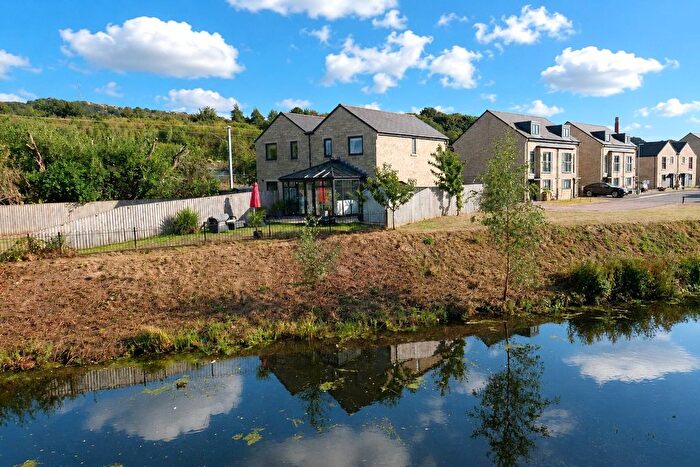 3 Bedroom Semi Detached House To Rent In Cygnet Way, Shipley, West Yorkshire, BD17