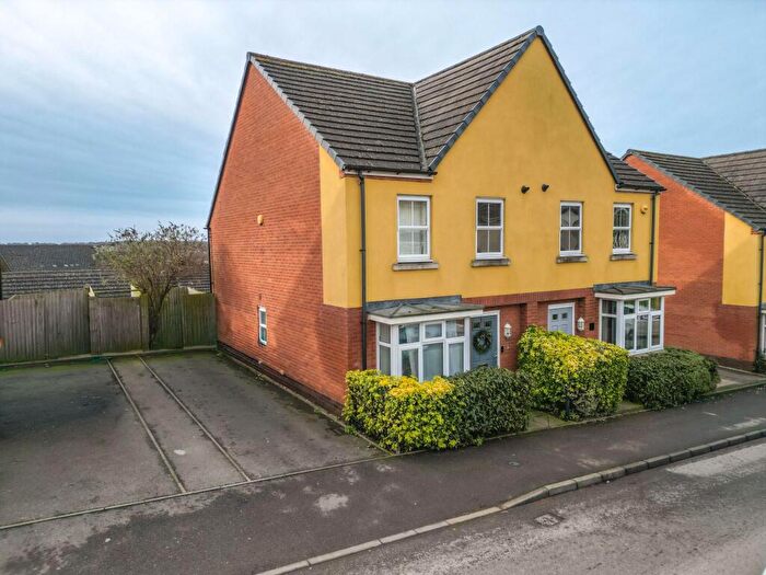 3 Bedroom Semi Detached House For Sale In Edinburgh Road, Nuneaton, CV10