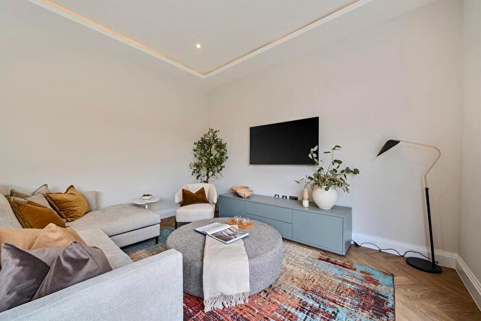 4 Bedroom End Of Terrace House For Sale In Burlington Place, East Barnet Village, London, EN4