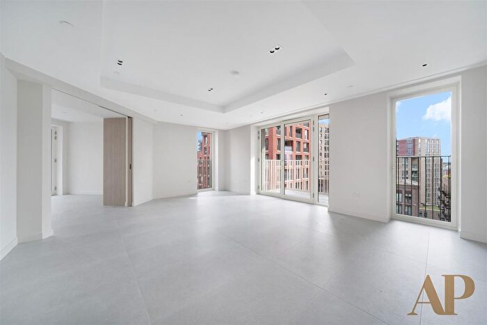 3 Bedroom Flat To Rent In Capella Court, Cubitt Park, N1C