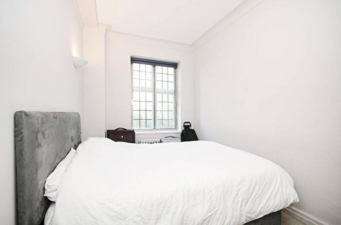 2 Bedroom Flat To Rent In Wellington Road, St John's Wood, London, NW8