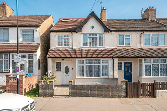 4 Bedroom End Of Terrace House For Sale In Midhurst Avenue, Croydon, CR0