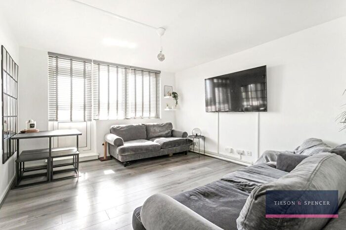 2 Bedroom Apartment For Sale In Chisley Road, London, N15