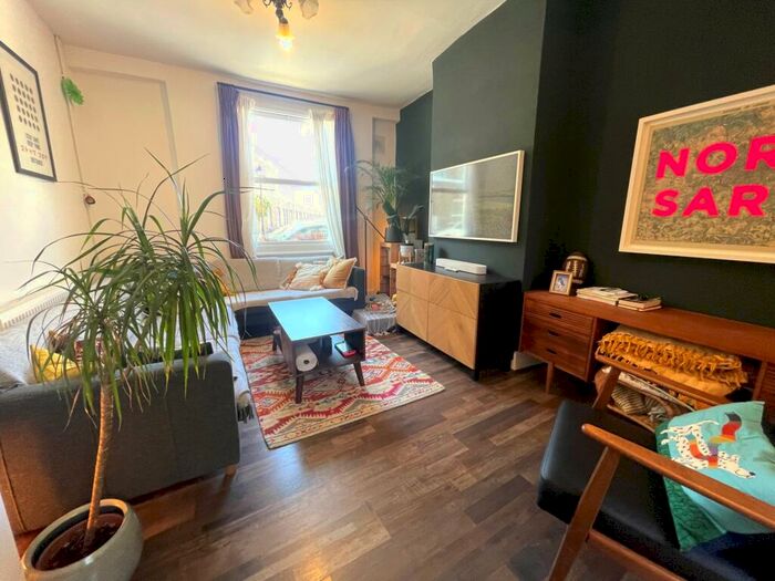 2 Bedroom House To Rent In Durant Street, Shoreditch, E2