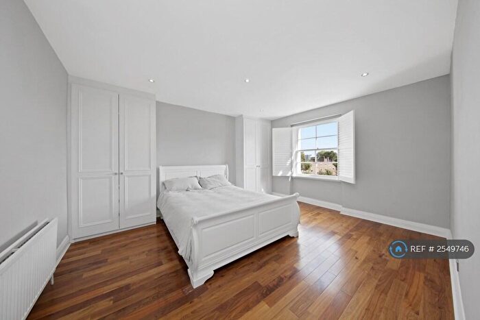 3 Bedroom Flat To Rent In Camden Road, London, N7