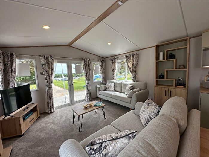2 Bedroom Mobile/park Home For Sale In Crantock, Newquay, TR8