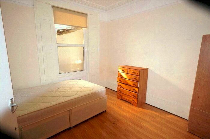 Apartment To Rent In Sussex Way, Holloway, London, N7