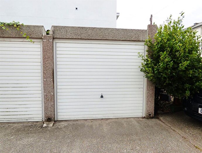 Garage / Parking To Rent In Garage, South Terrace, Littlehampton, BN17