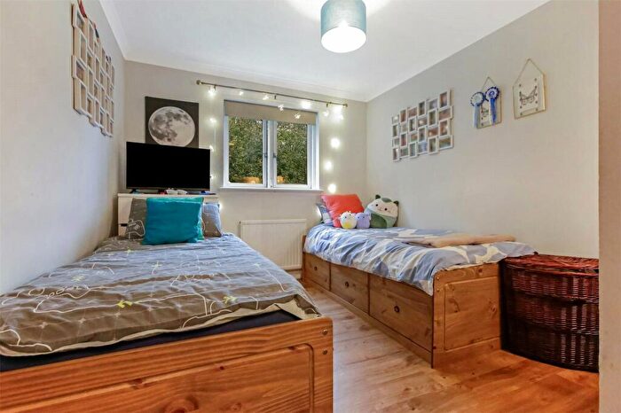 2 Bedroom Flat For Sale In Riverside Park, Linnpark Avenue, Netherlee, East Renfrewshire, G44