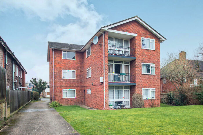 1 Bedroom Flat To Rent In York Road, Cheam, Sutton, Surrey, SM2