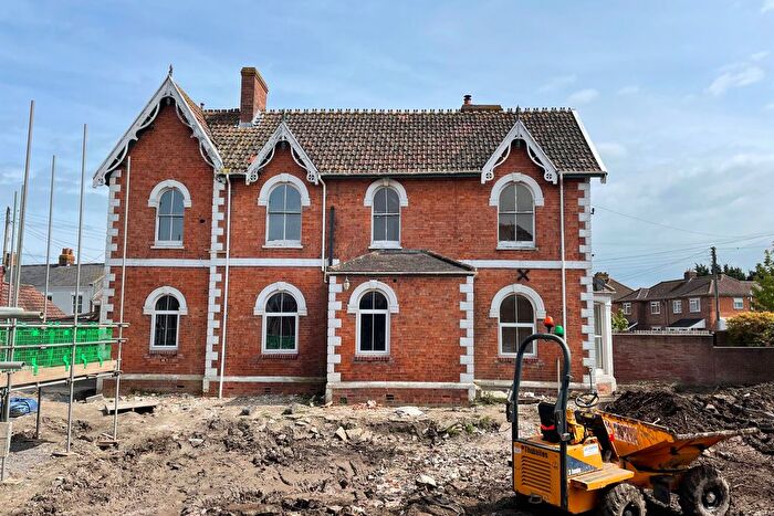 3 Bedroom Semi-Detached House For Sale In Walrow Road, Highbridge, TA9