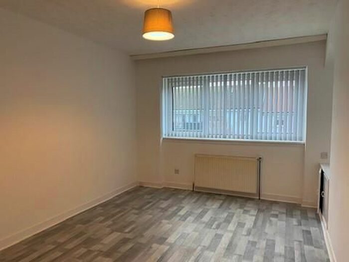 3 Bedroom Flat To Rent In Cherrybank Road, Glasgow G43