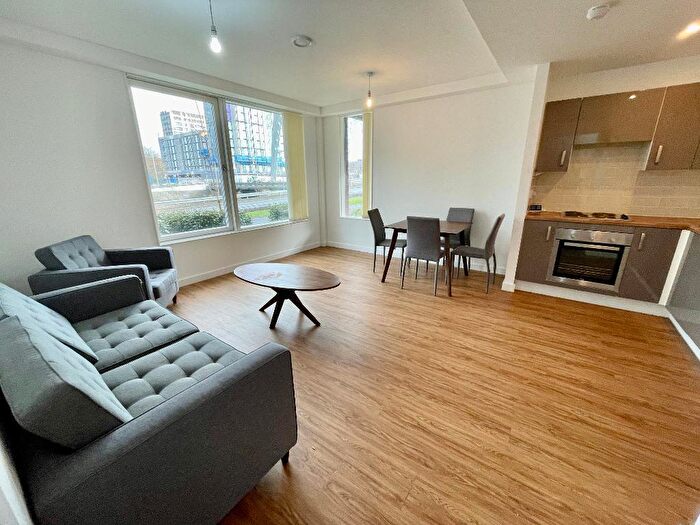 2 Bedroom Apartment To Rent In Stretford Road, Manchester, M15