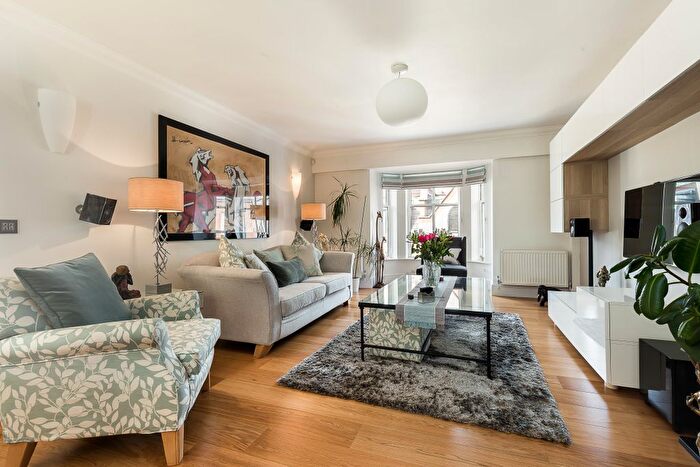 2 Bedroom Flat To Rent In Vincent Square, Westminster, London, SW1P