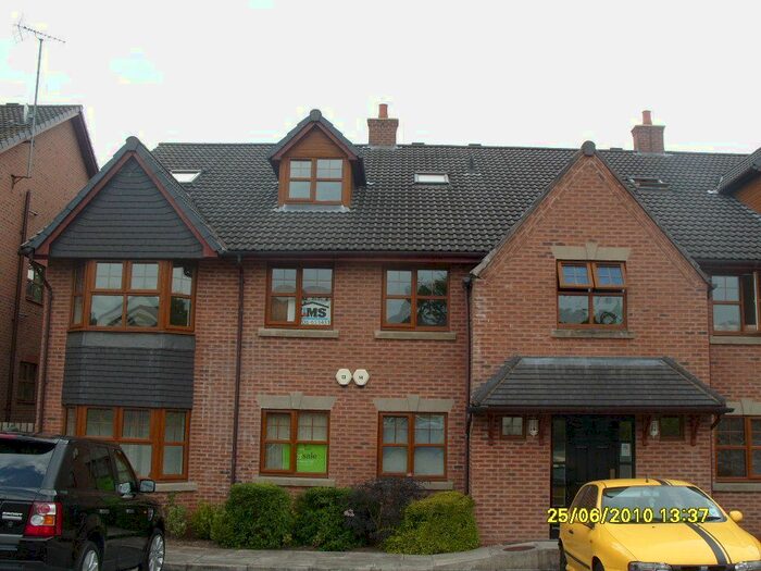 2 Bedroom Flat To Rent In Broad Lane, Rochdale, OL16