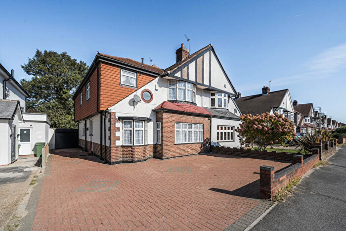 4 Bedroom Semi-Detached House For Sale In Faraday Avenue, Sidcup, DA14