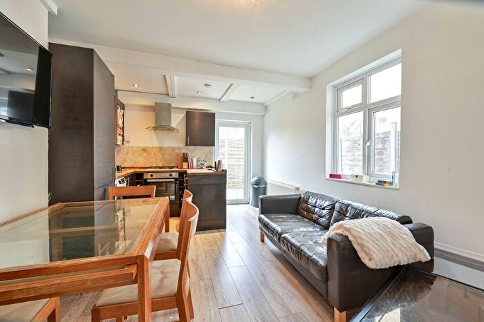 2 Bedroom Maisonette For Sale In Kimble Road, Colliers Wood, London, SW19