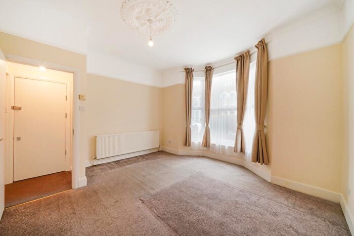 1 Bedroom Flat For Sale In Vicarage Road, Tottenham, N17