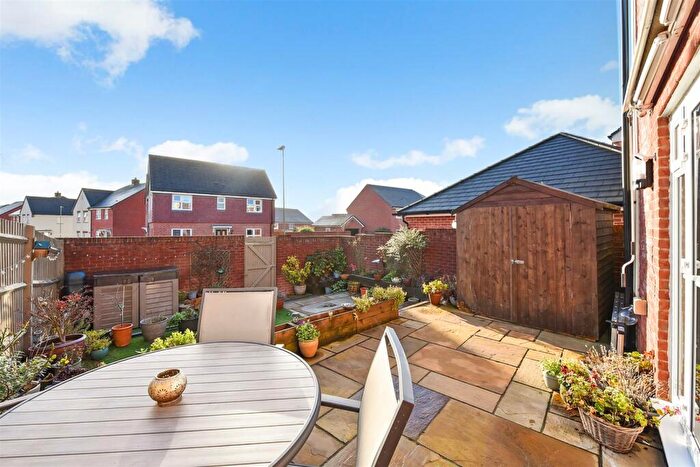 3 Bedroom Town House For Sale In Whitebeam Close, Andover, SP11