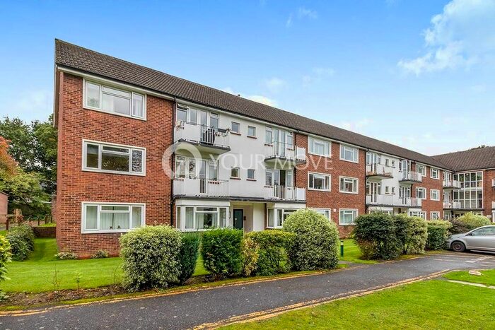 2 Bedroom Flat To Rent In Lovelace Gardens, Surbiton, Surrey, KT6